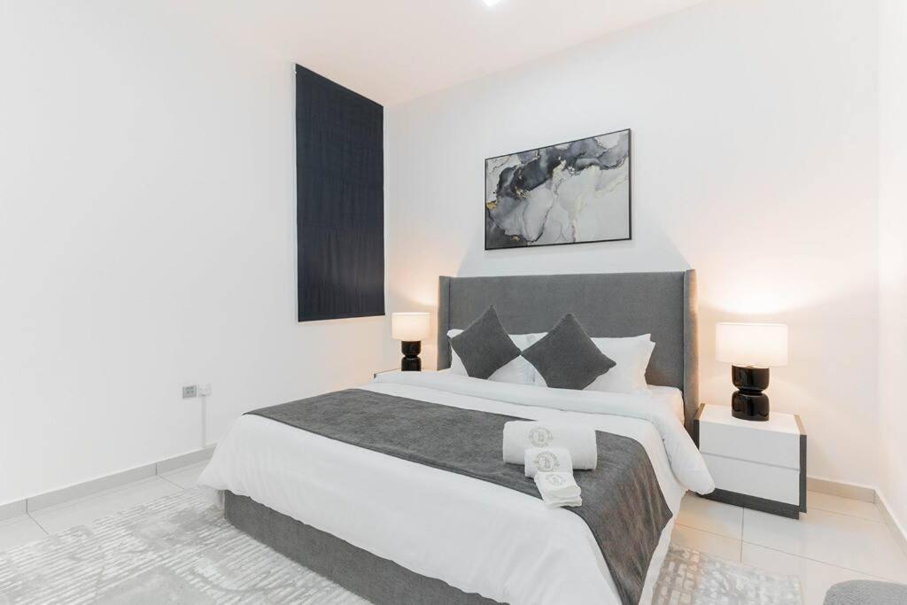 Extravagance 1br W Marina View Apartment *